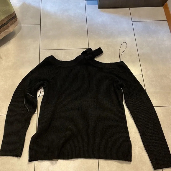 Nwt I.State woman’s off the shoulder black sweater - Picture 4 of 8